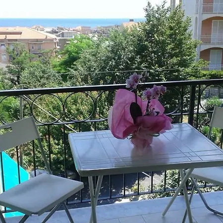 Lauretta Apartment *